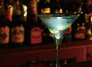 1軒目の『Dining Bar SUKATTO』では、カクテルメインで過ごします。