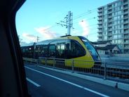 車窓から見るLRT♪昨年開業したばかりの次世代型路面電車がある街、宇都宮市♪(画像はイメージ)
